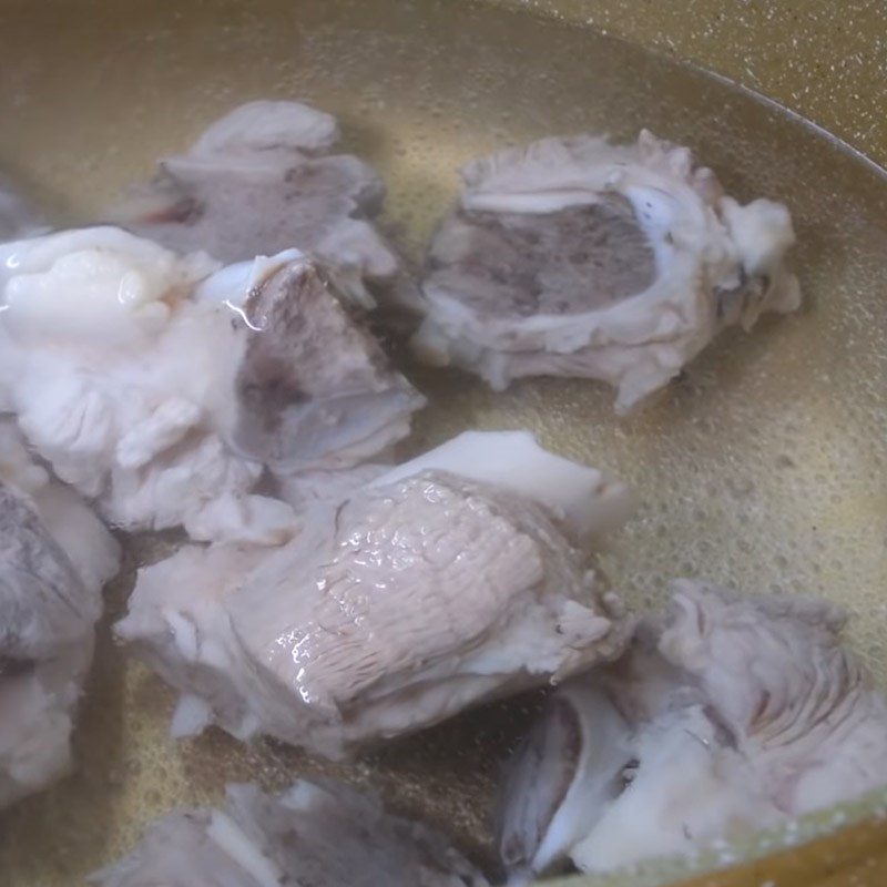 Step 5 Make the broth for beef ball noodle soup