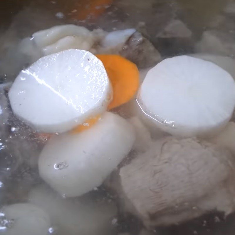 Step 5 Make the broth for beef ball noodle soup