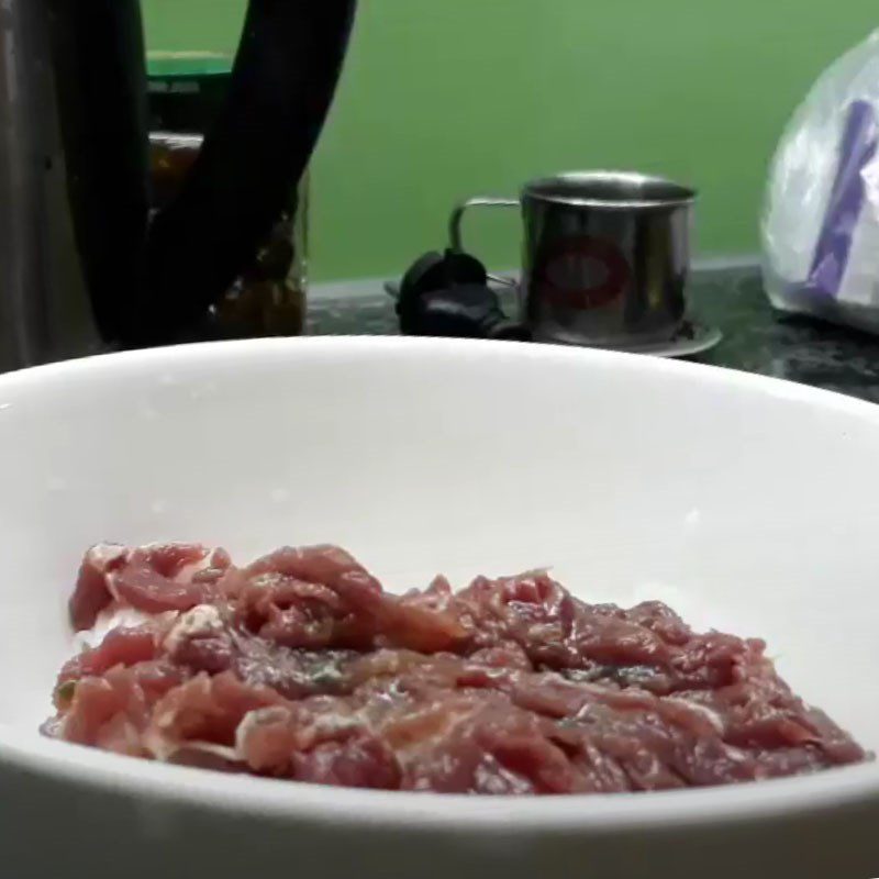 Step 3 Cooking the broth for beef vermicelli