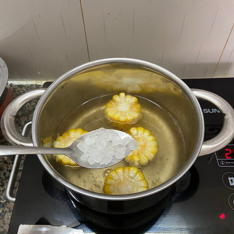 Step 2 Cook the broth for Spicy Vegetarian Noodles with chili powder