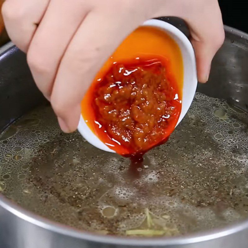 Step 3 Cooking the broth Spicy pig's blood soup