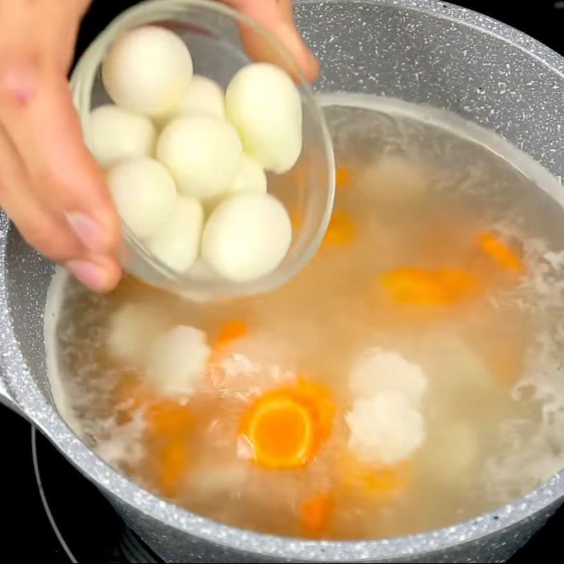 Step 3 Making the broth for the colorful meatball soup