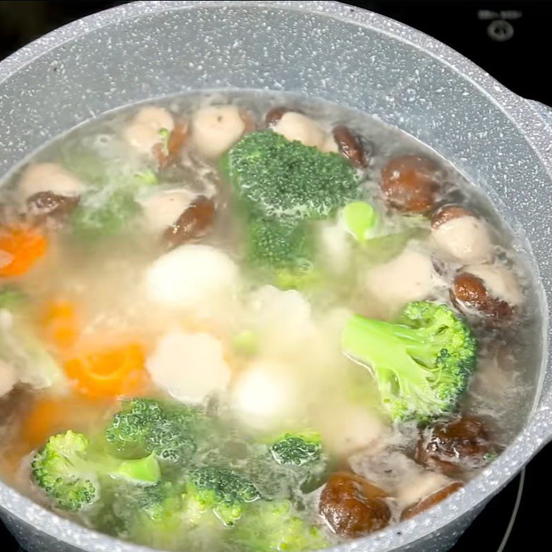 Step 3 Making the broth for the colorful meatball soup