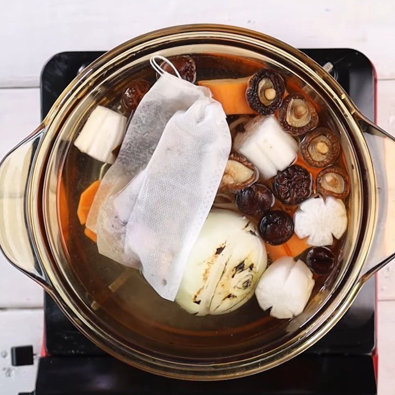 Step 3 Prepare the broth for brown rice pho