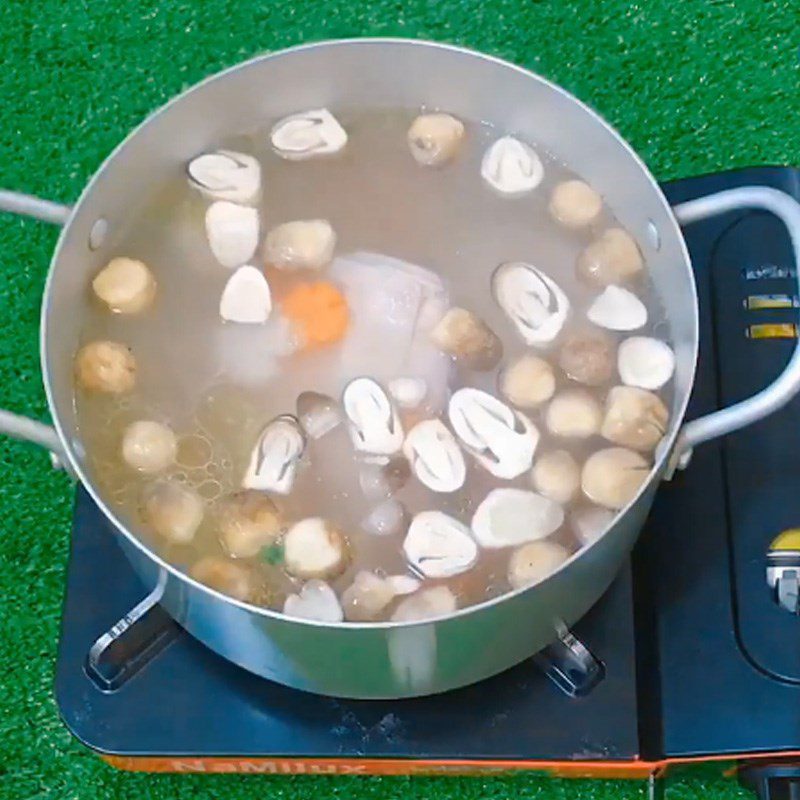 Step 5 Cook the broth Chicken breast mushroom