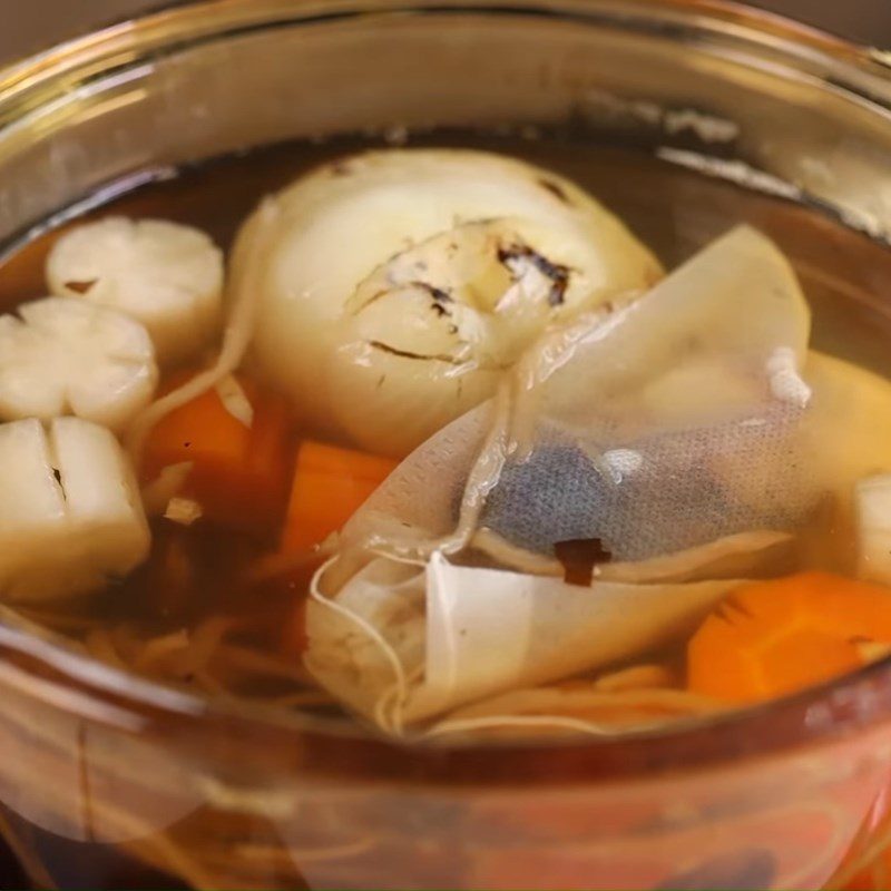 Step 3 Prepare the broth for brown rice pho