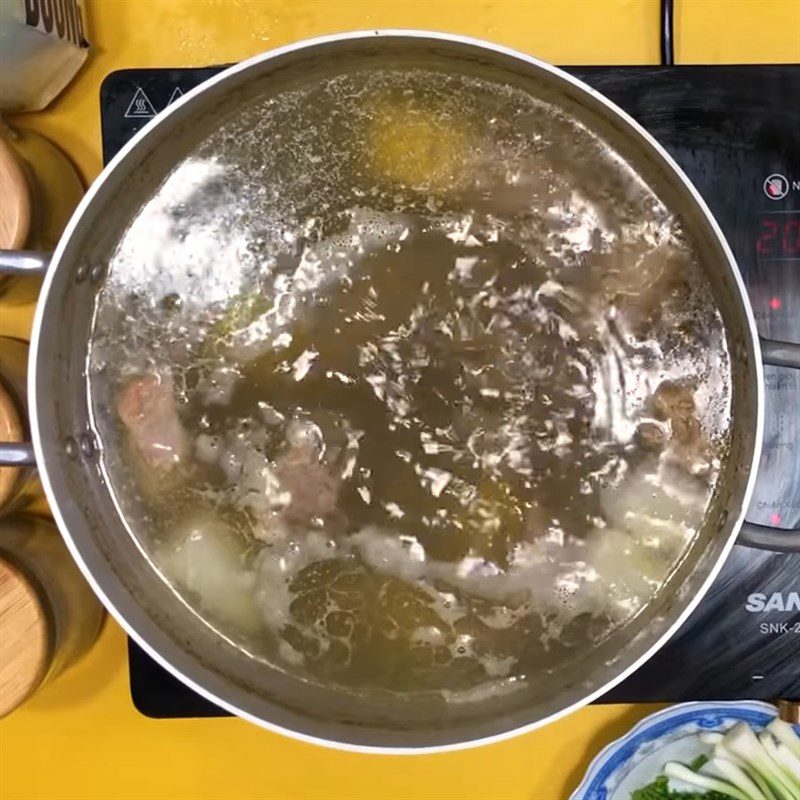 Step 4 Cook the Broth for Pork Bone Noodle Soup