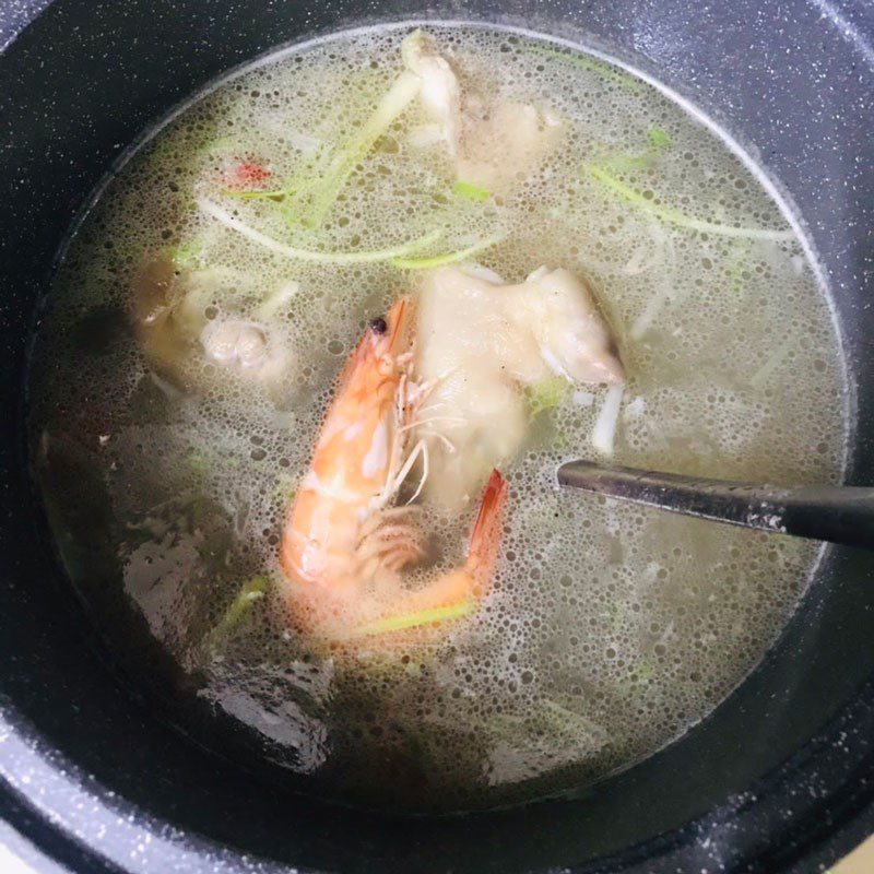 Step 4 Cook broth for Nam Vang noodle