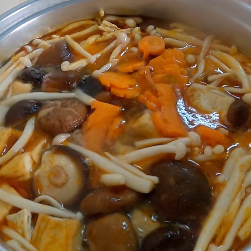 Step 3 Cooking the broth for mixed vegetarian cake noodle