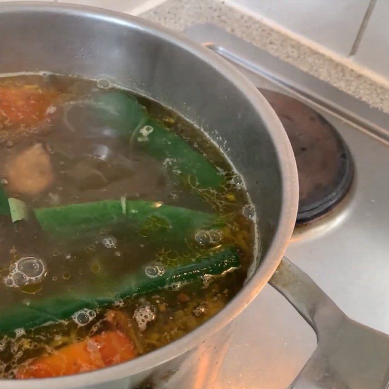 Step 4 Cook the broth for grilled pork with rib