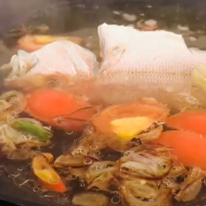 Step 5 Cooking seafood noodle broth