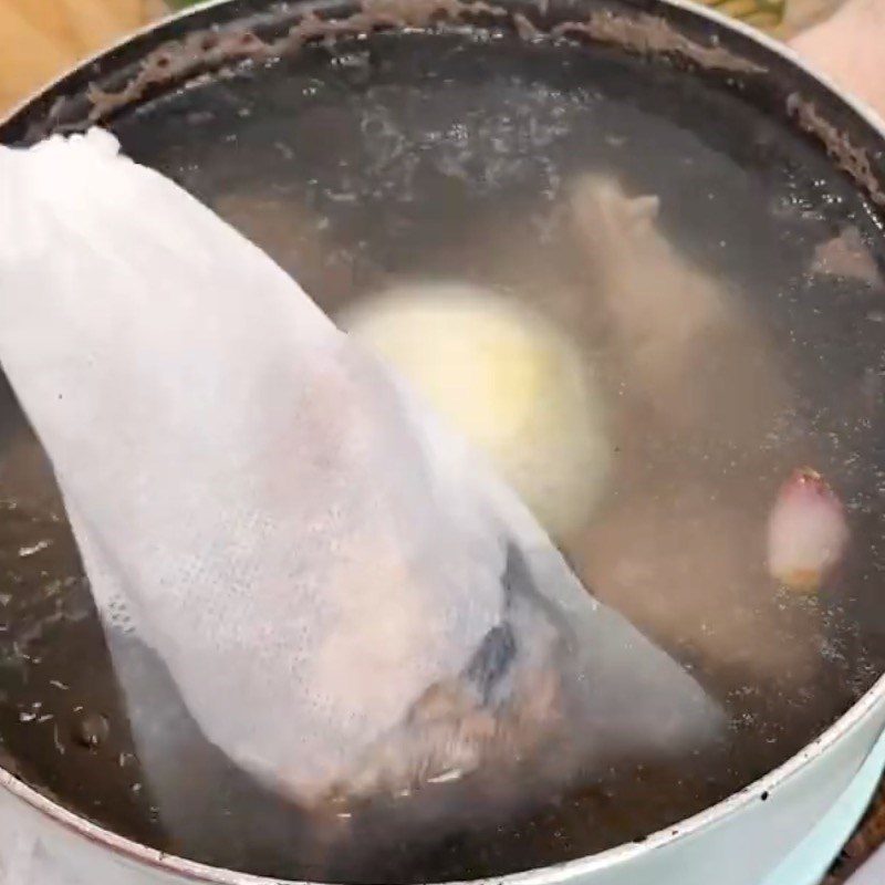 Step 3 Cook the beef broth (cooked with the pho spice packet)