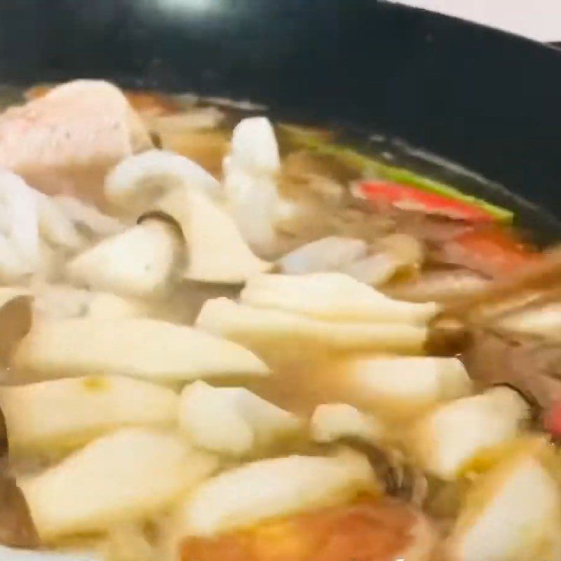 Step 5 Cooking seafood noodle broth