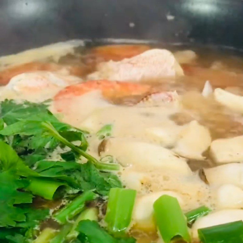 Step 5 Cooking seafood noodle broth