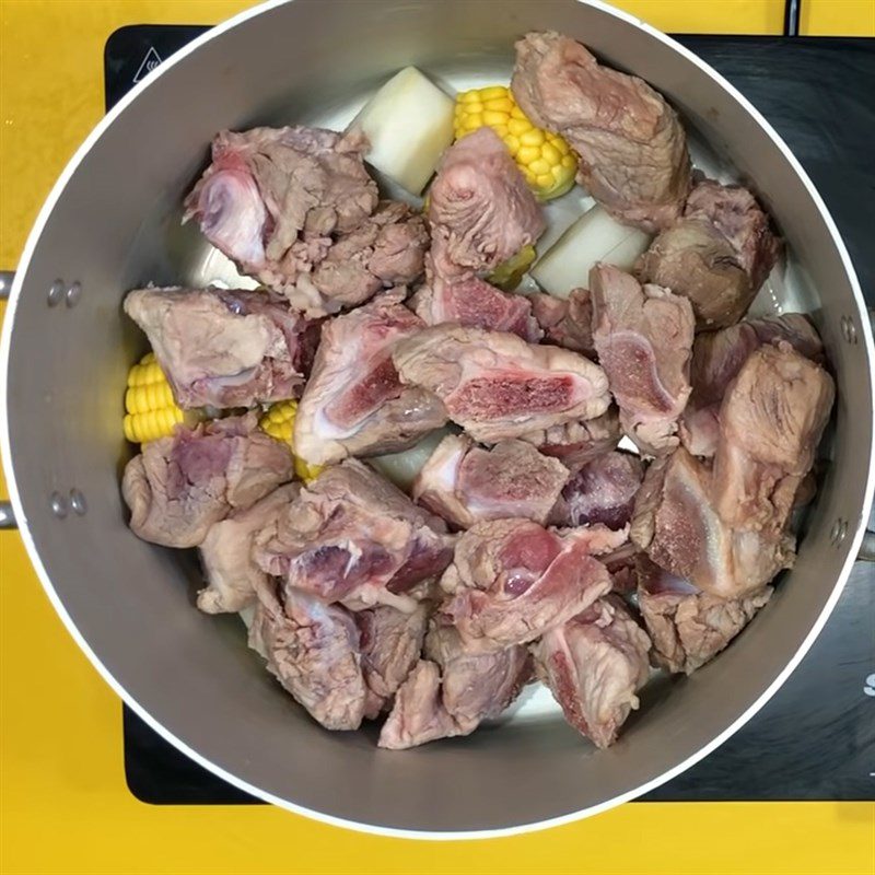 Step 4 Cook the Broth for Pork Bone Noodle Soup