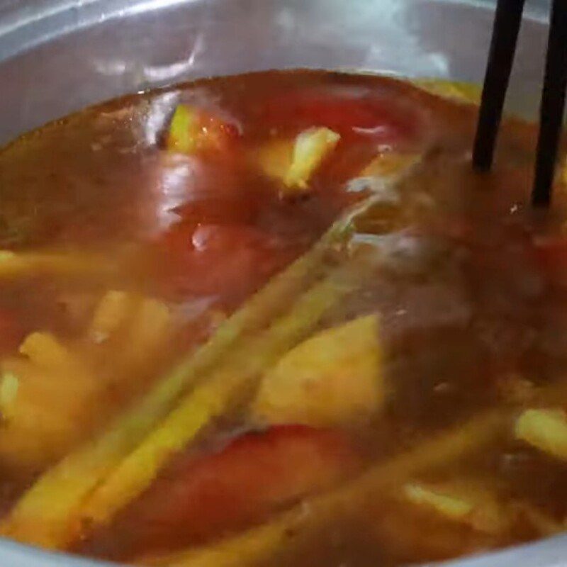 Step 3 Make the broth for vegetarian fish cake noodle soup with seaweed cake