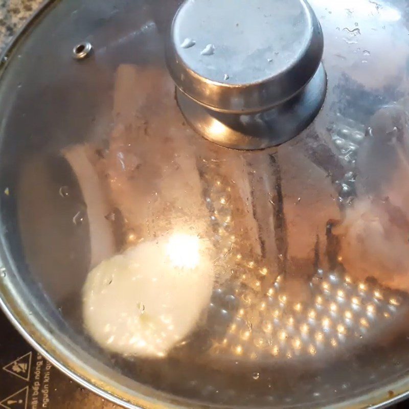 Step 3 Cooking the broth for Mixed Noodles