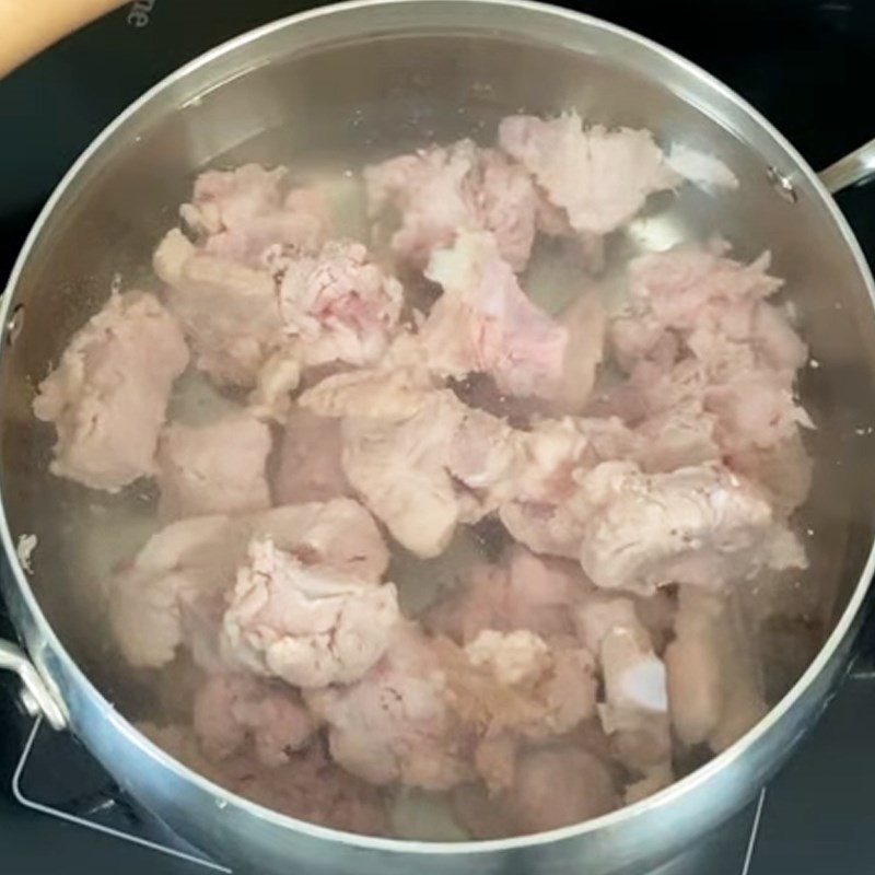 Step 3 Prepare the broth for Mixed Vermicelli with Satay