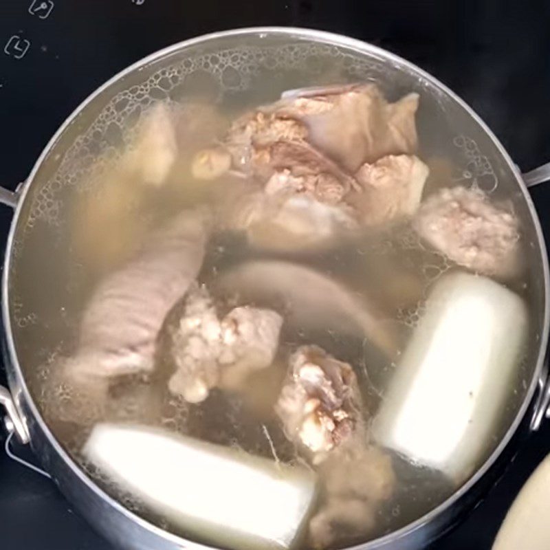 Step 3 Prepare the broth for Mixed Vermicelli with Satay