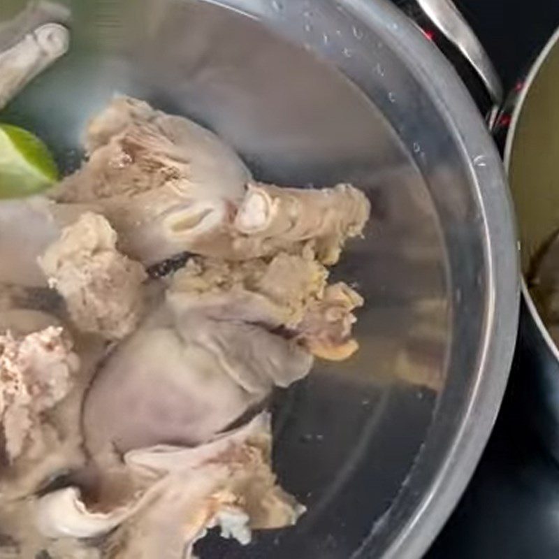 Step 3 Prepare the broth for Mixed Vermicelli with Satay