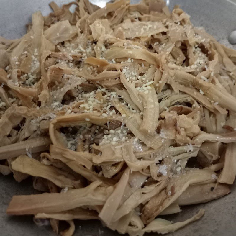 Step 3 Cook the broth Chicken bamboo shoot noodles