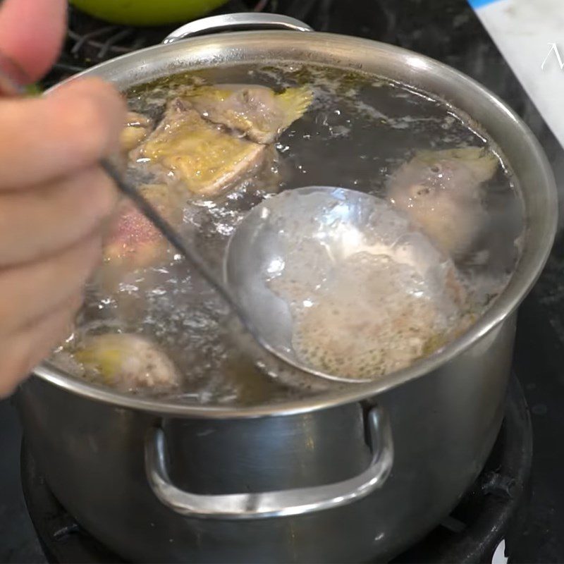 Step 2 Cook chicken broth Quang noodle chicken Da Nang