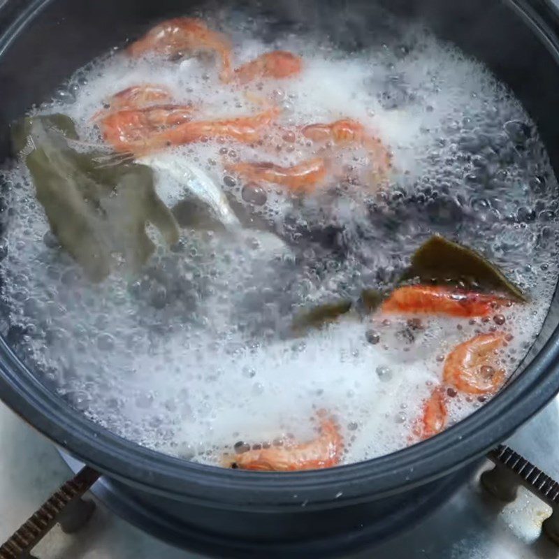 Step 2 Cooking the hot pot broth Korean dumpling hot pot