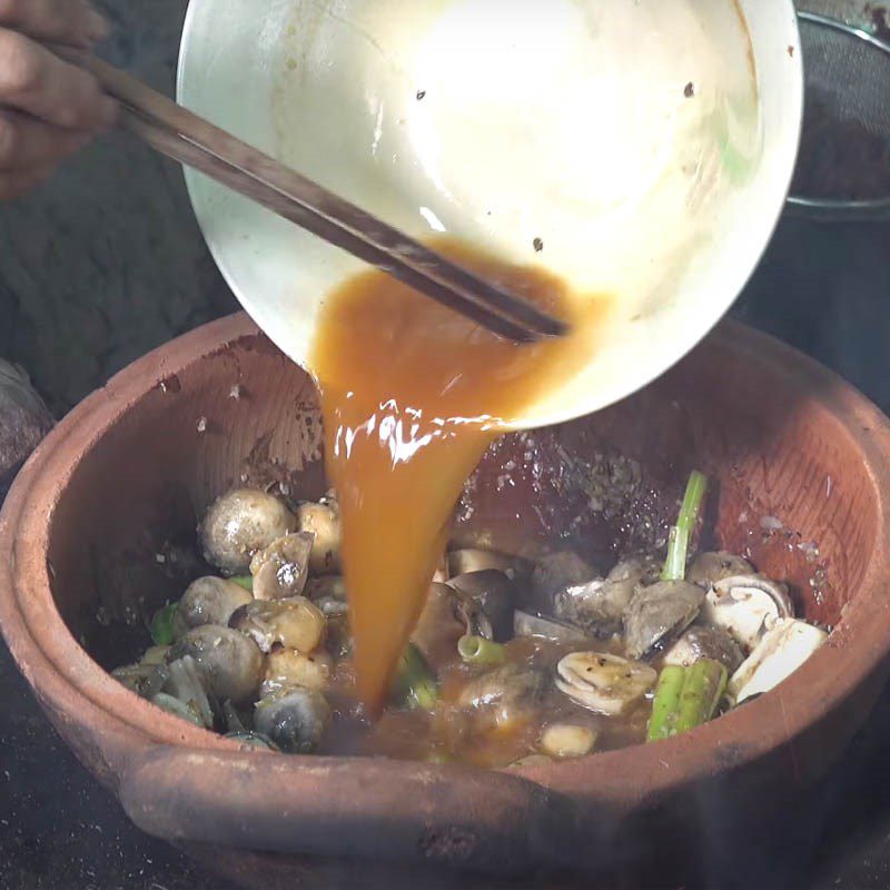 Step 4 Prepare the hot pot broth Snakehead fish hot pot