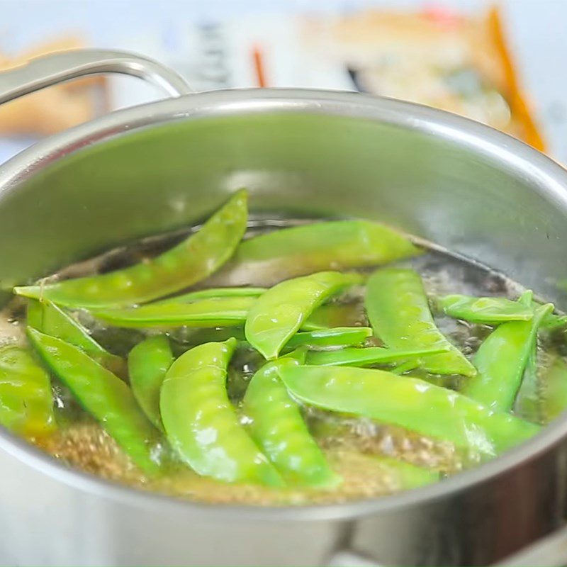 Step 2 Cooking the udon broth Udon chicken with miso sauce