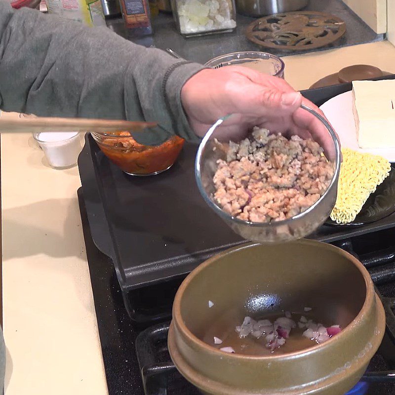 Step 2 Cooking the noodle broth Kimchi noodle soup