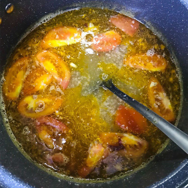 Step 7 Cooking the crab soup stock for crab noodle soup