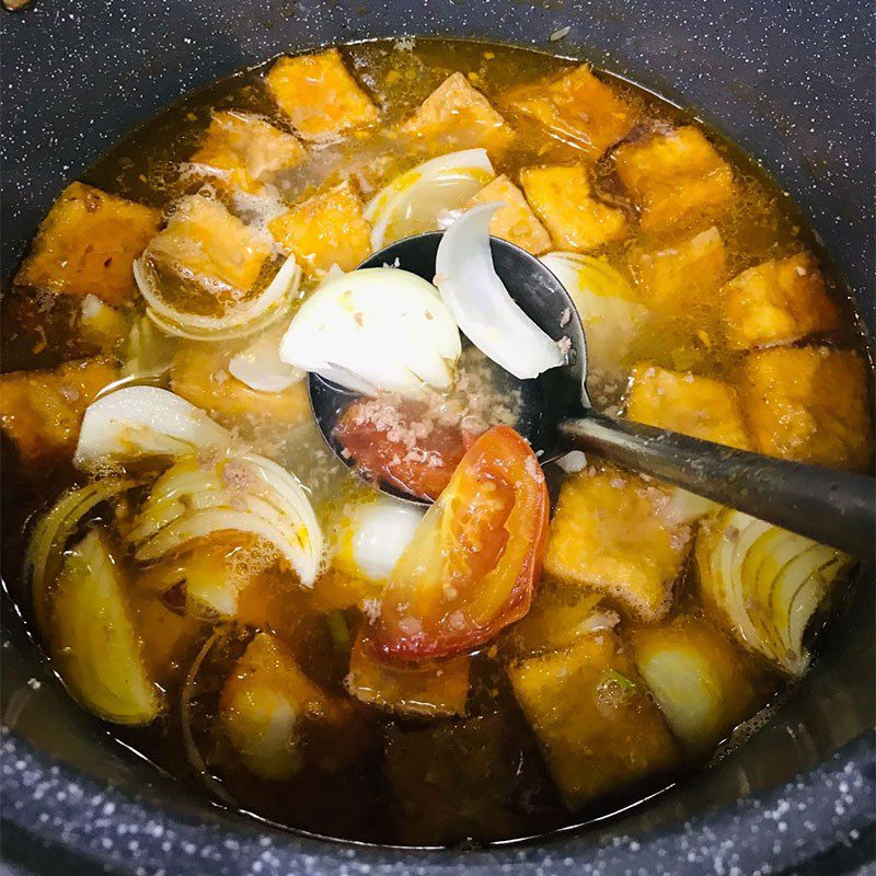 Step 7 Cooking the crab soup stock for crab noodle soup