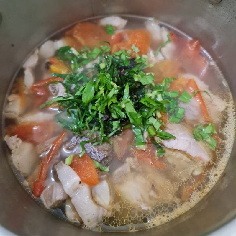 Step 4 Cook the broth and complete the Snail Noodle soup with pork ribs