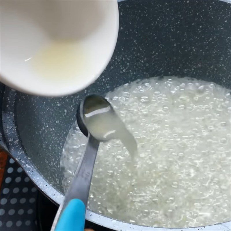 Step 2 Cook sugar syrup Thèo lèo - peanut candy