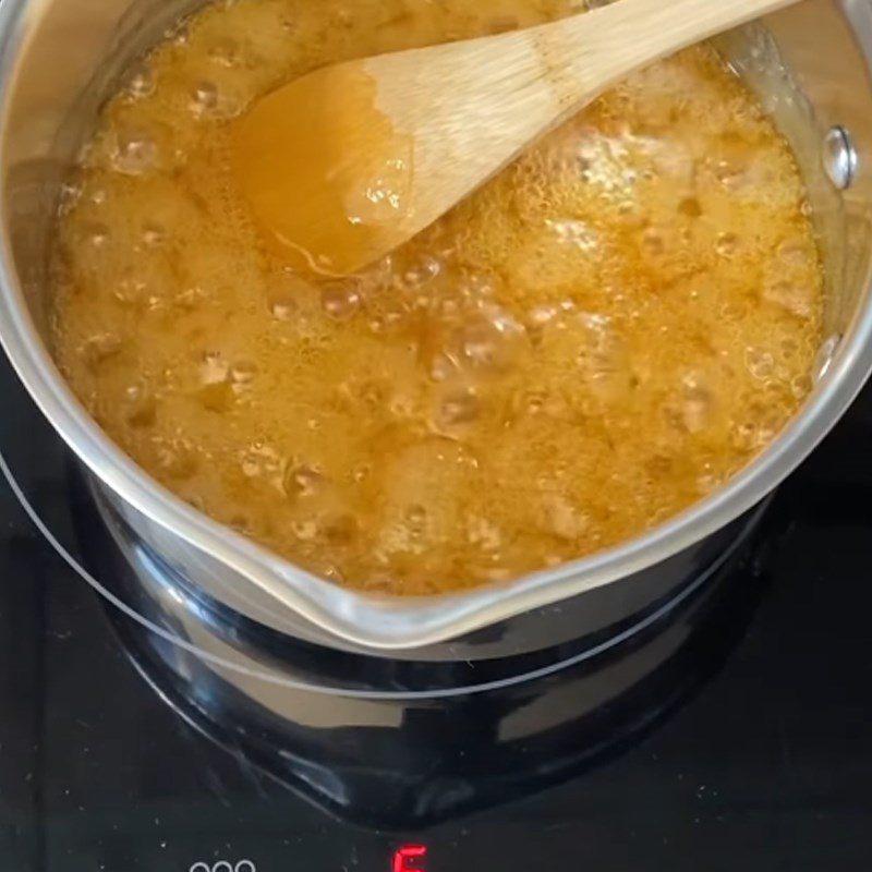 Step 1 Cook coconut sugar syrup for Steamed Gan Cake