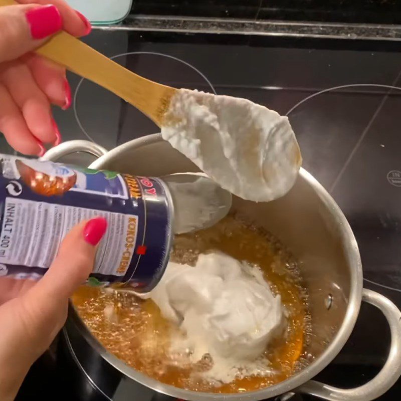 Step 1 Cook coconut sugar syrup for Steamed Gan Cake