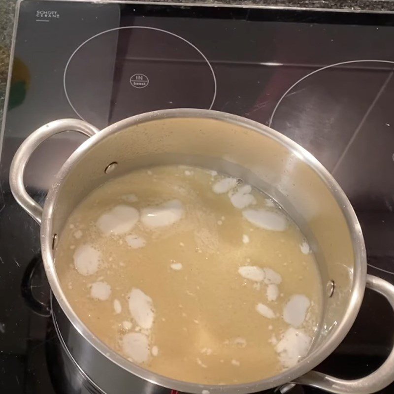 Step 1 Cook coconut sugar syrup for Steamed Gan Cake