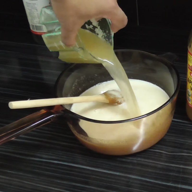 Step 2 Cook garlic ginger juice with honey Garlic juice