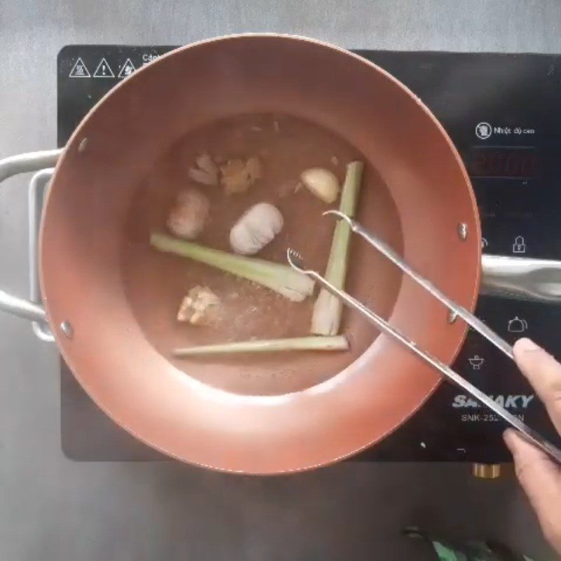 Step 1 Prepare the seasoning water for Sour Bamboo Shoot Beef Bone Soup