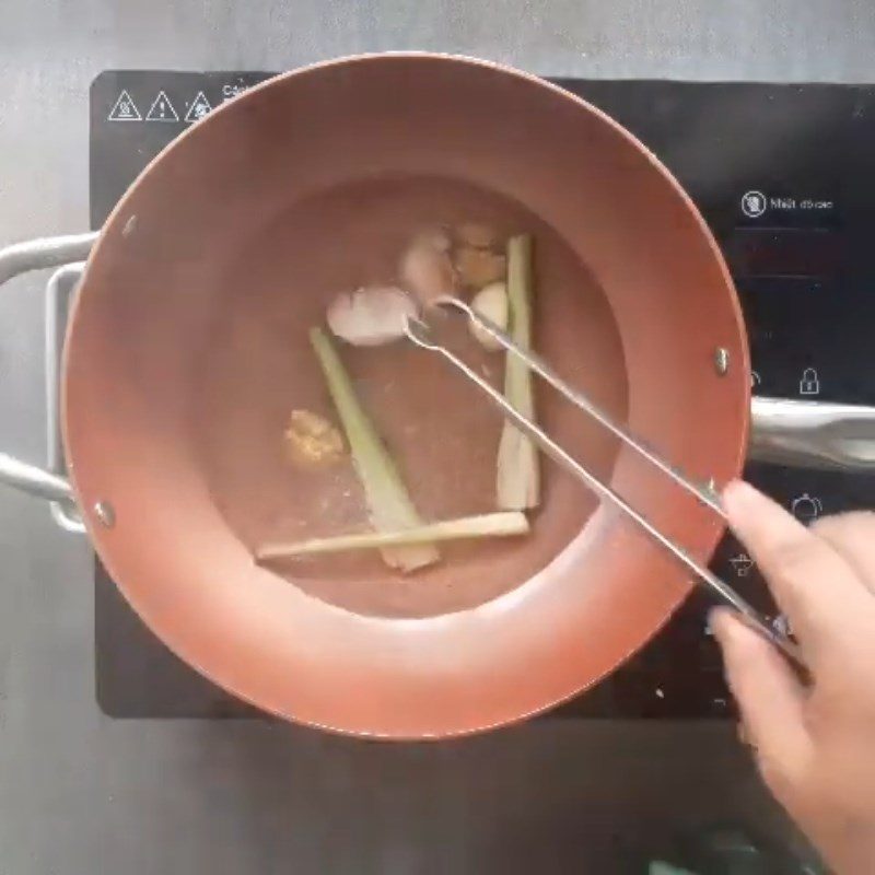 Step 1 Prepare the seasoning water for Sour Bamboo Shoot Beef Bone Soup