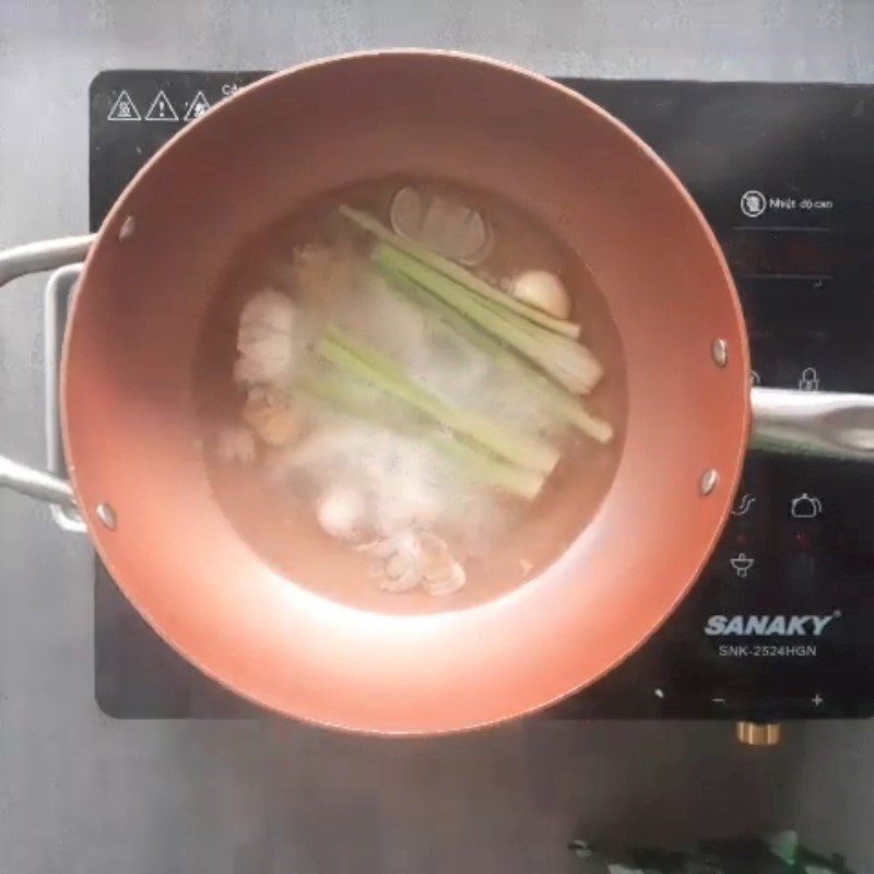 Step 1 Prepare the seasoning water for Sour Bamboo Shoot Beef Bone Soup