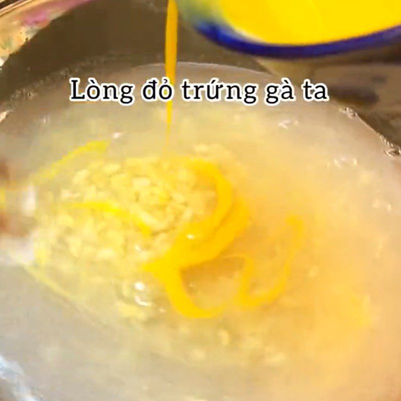 Step 3 Cooking chicken egg water for chicken egg sago