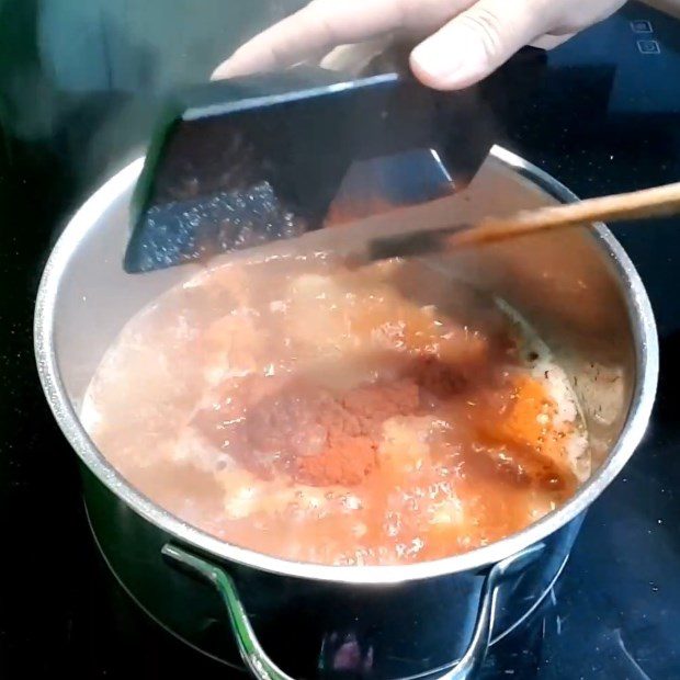 Step 3 Cook the hot pot broth in a cup