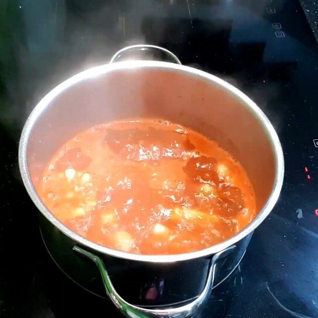 Step 3 Cook the hot pot broth in a cup