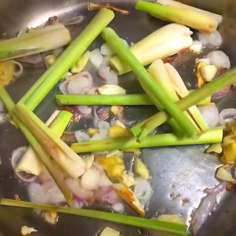 Step 3 Cooking green chili hot pot broth Octopus hot pot