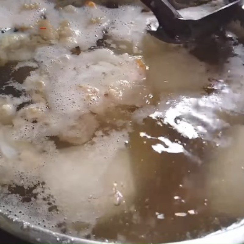 Step 3 Cook the broth for dumplings with dried shrimp