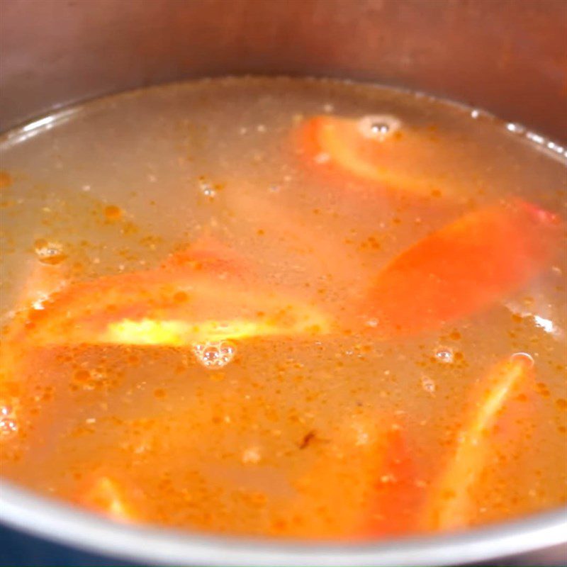 Step 6 Cook the broth Fresh jellyfish noodle