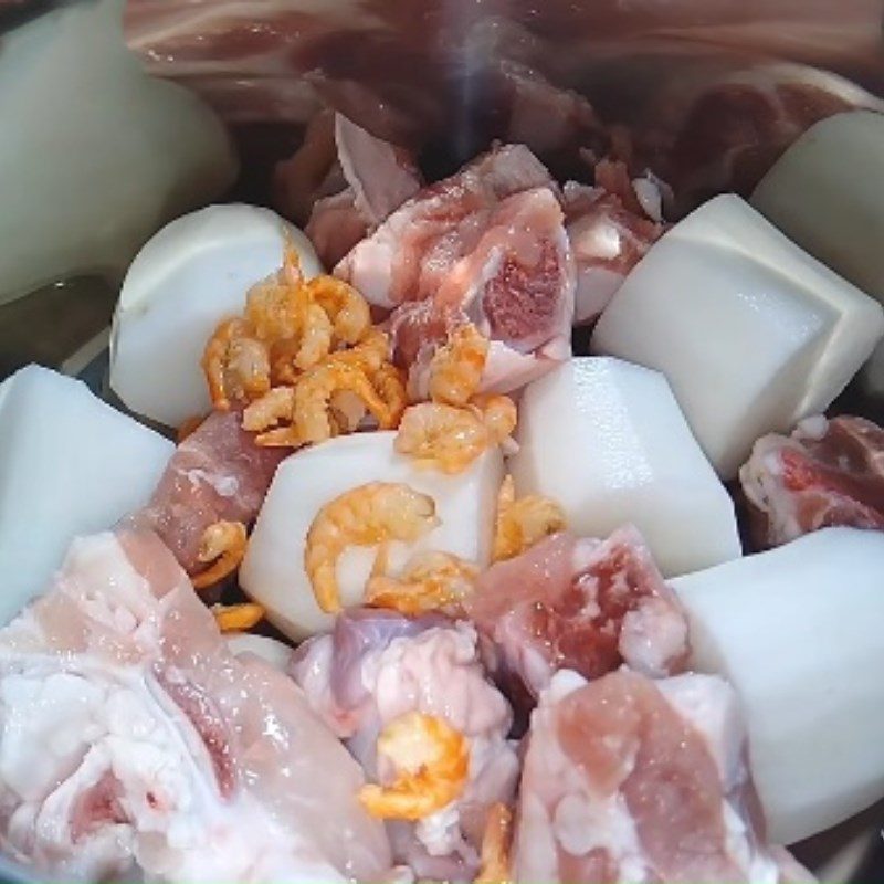 Step 3 Cook the broth for dumplings with dried shrimp