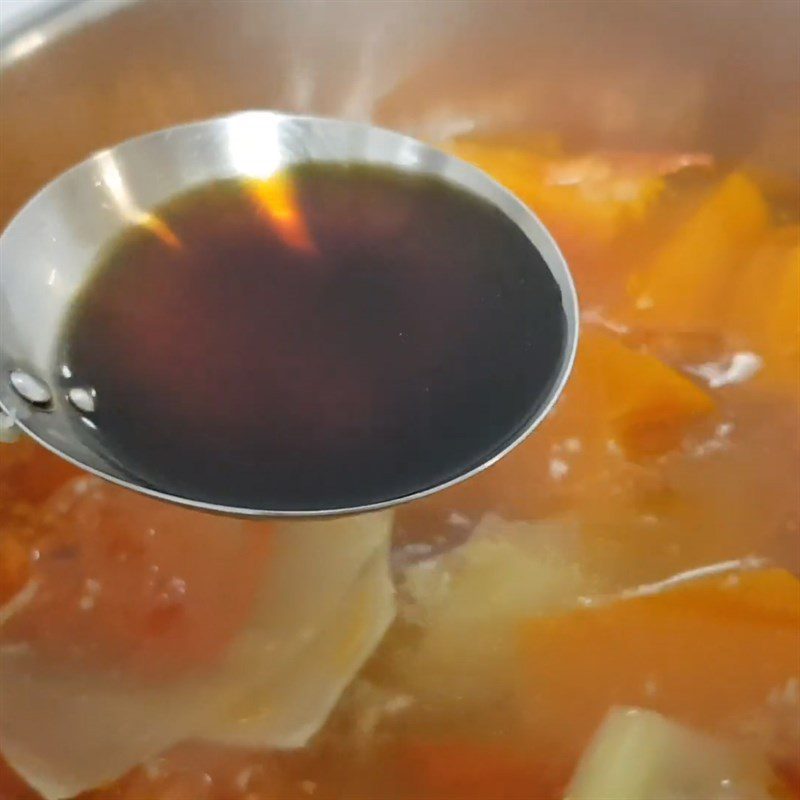 Step 3 Cook the broth Bun cha ca Da Nang