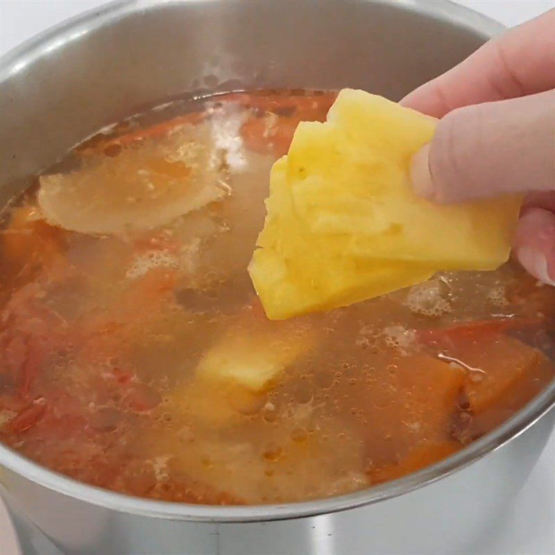 Step 3 Cook the broth Bun cha ca Da Nang